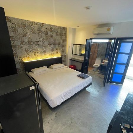 Islanda Hotel Patong Esterno foto