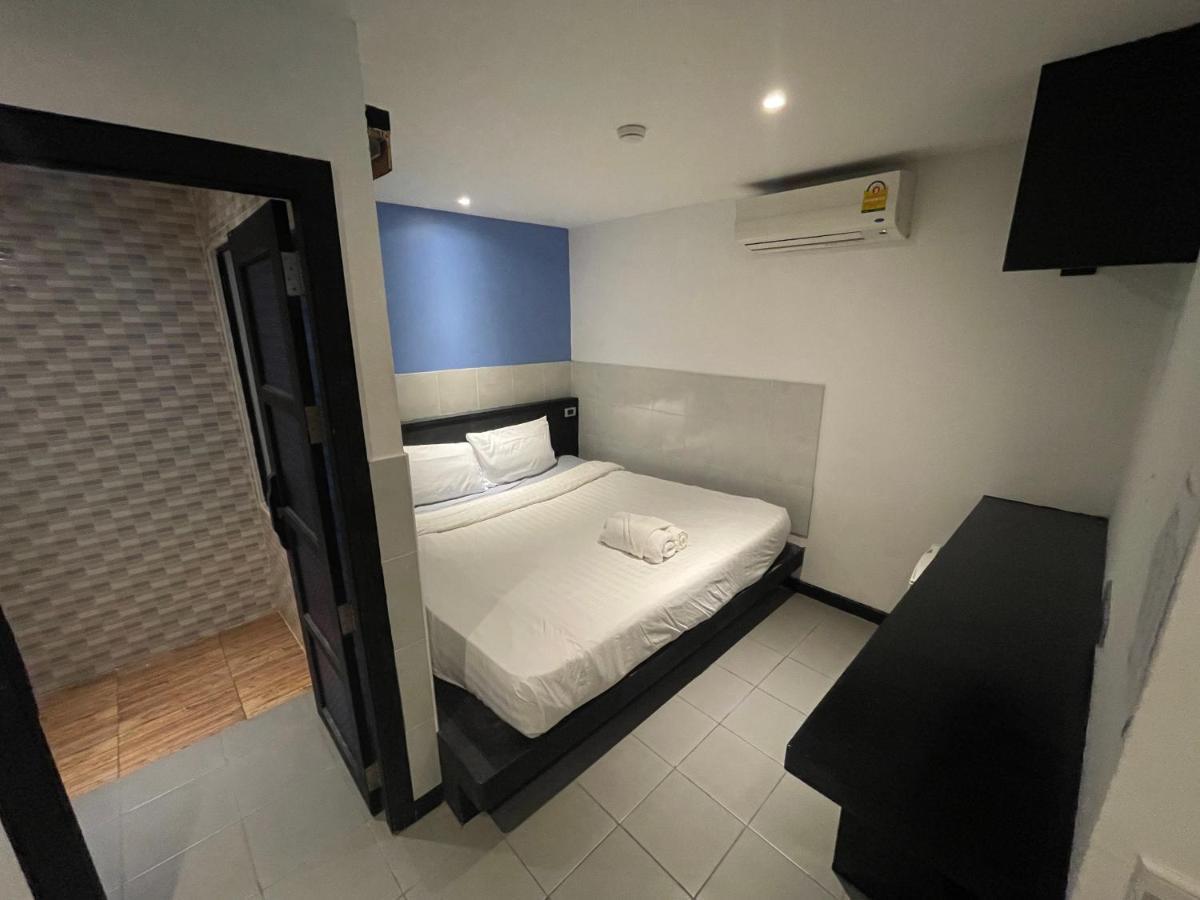 Islanda Hotel Patong Esterno foto