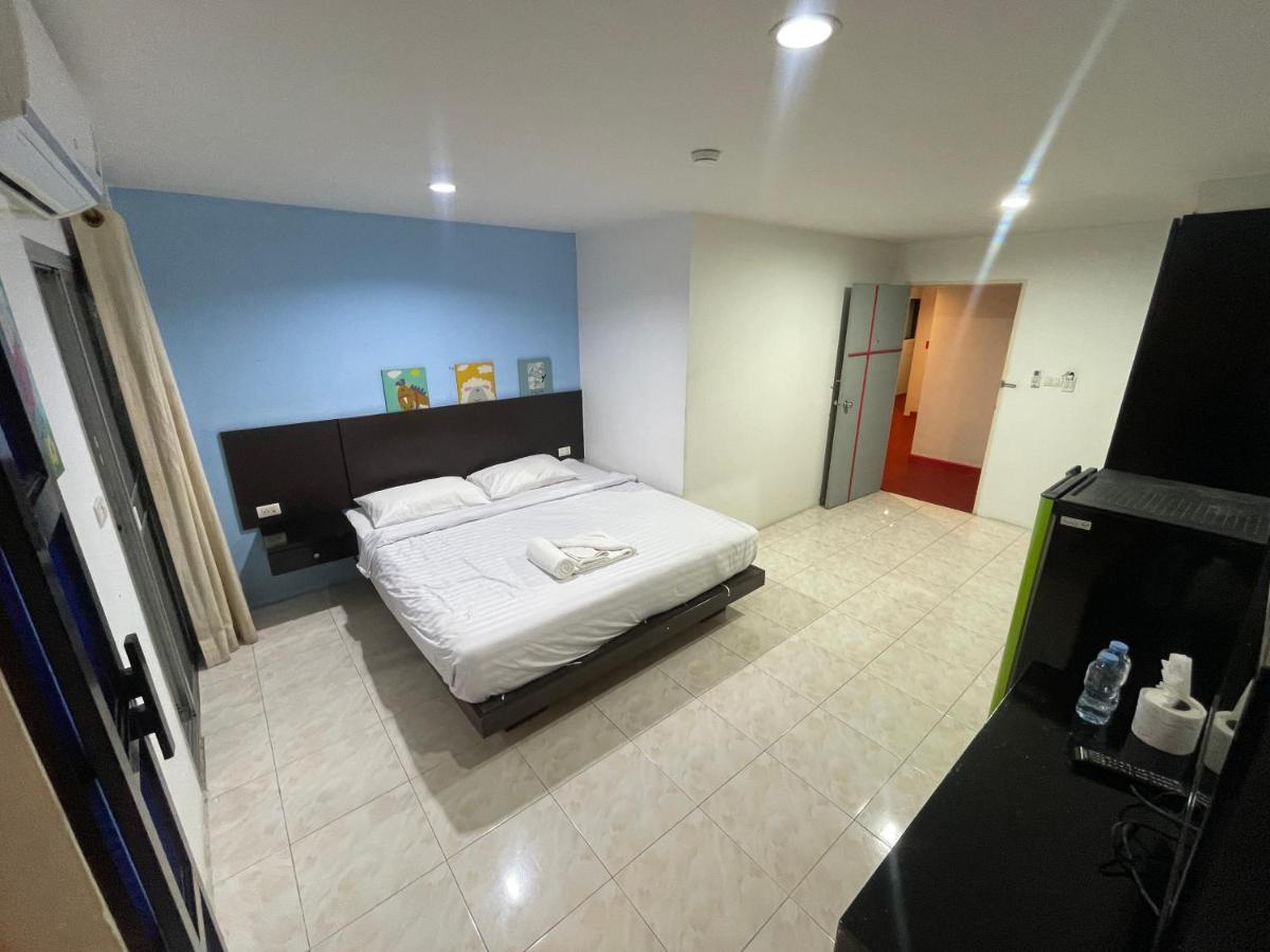 Islanda Hotel Patong Esterno foto