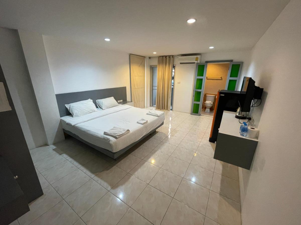 Islanda Hotel Patong Esterno foto