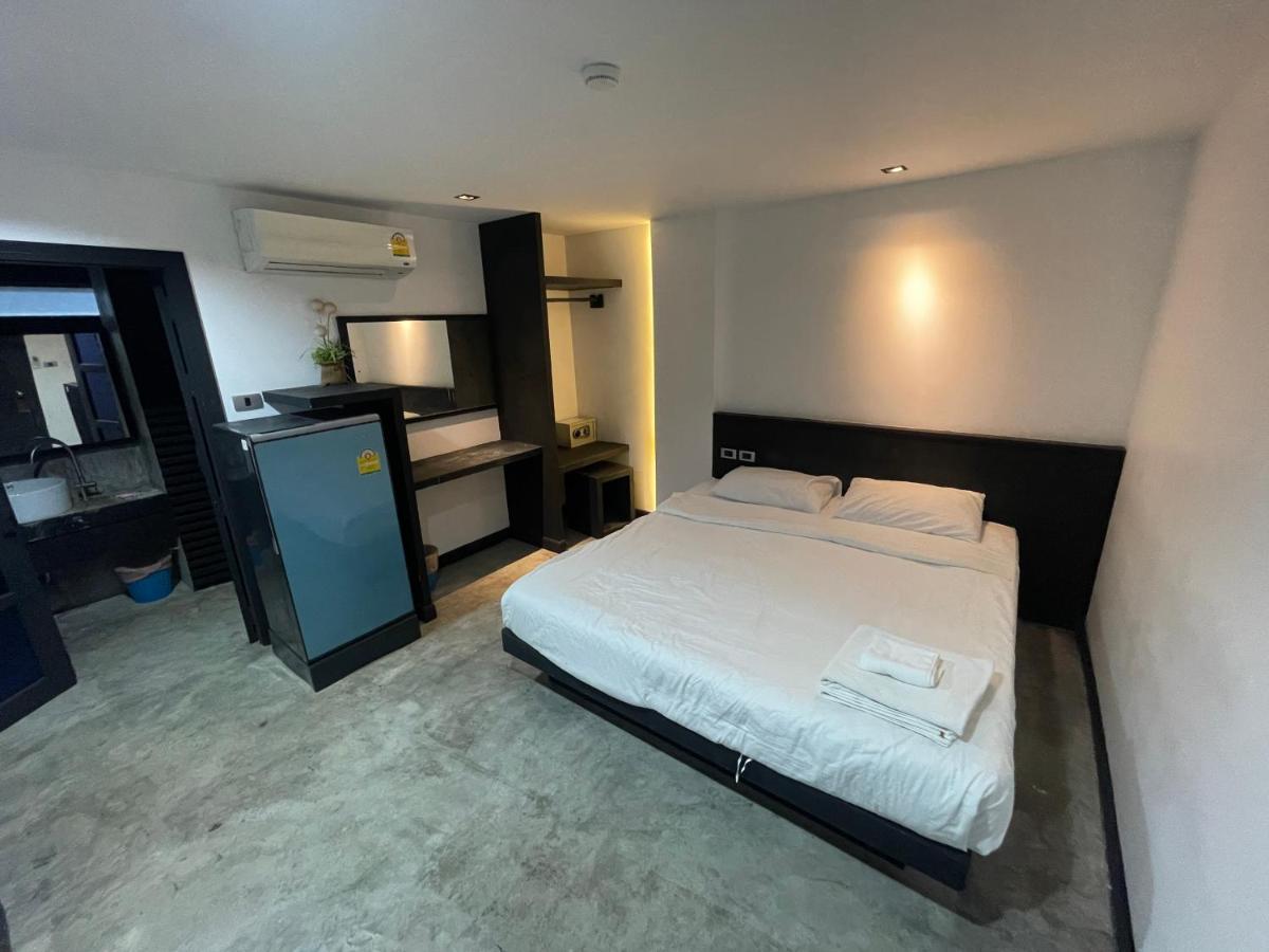 Islanda Hotel Patong Esterno foto