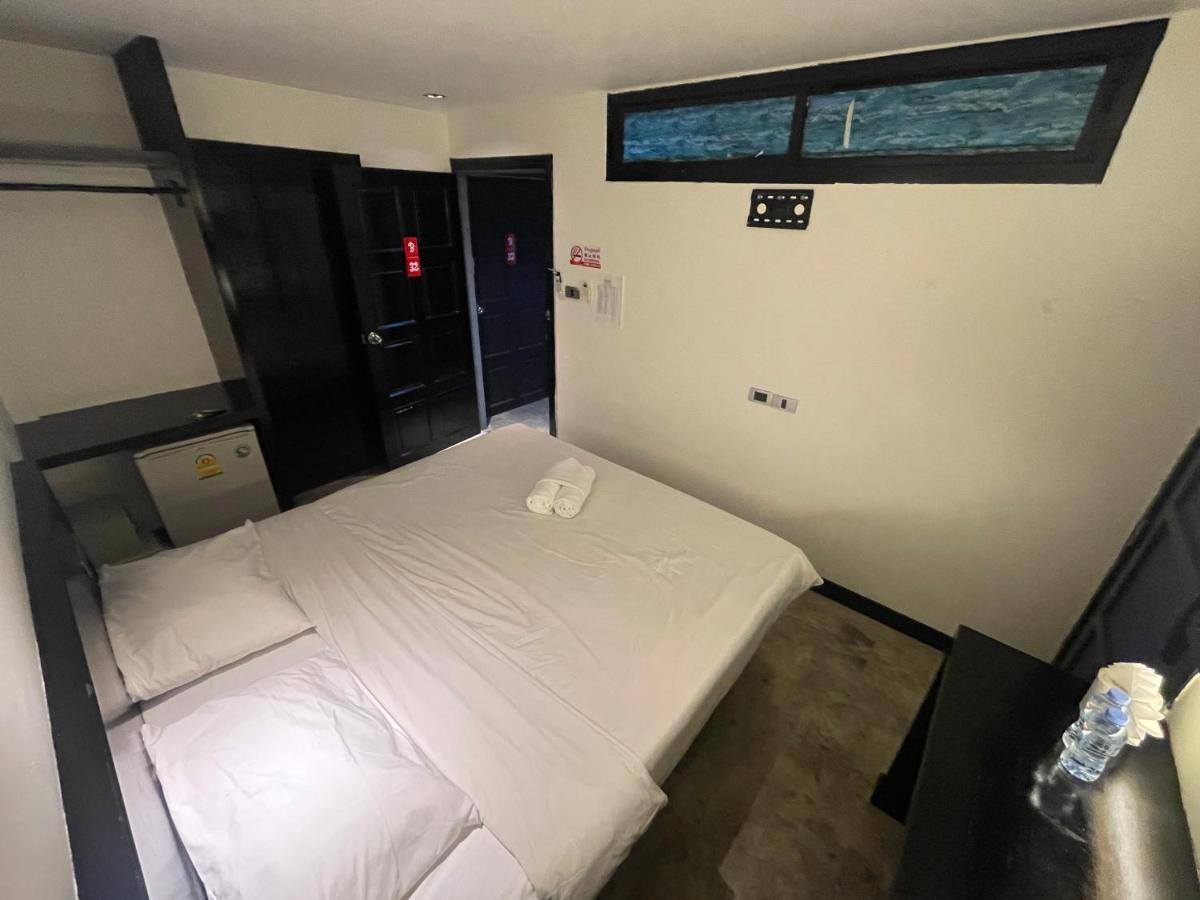Islanda Hotel Patong Esterno foto
