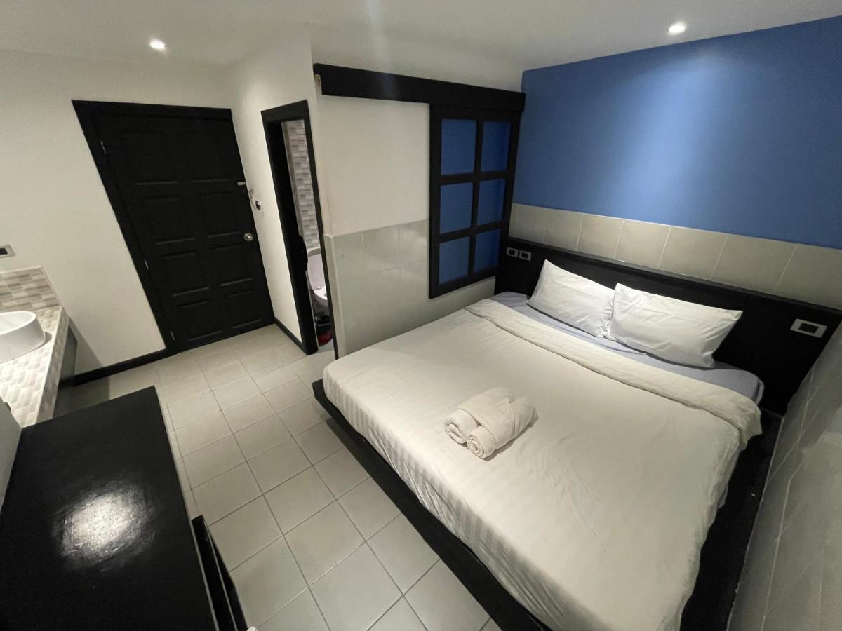 Islanda Hotel Patong Esterno foto