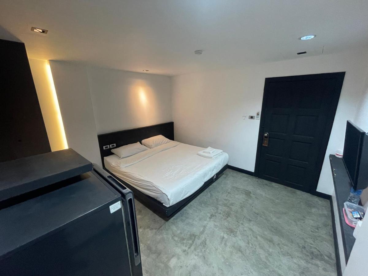 Islanda Hotel Patong Esterno foto
